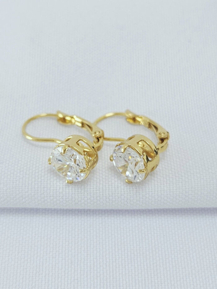 Brinco formato anzol com zircônia