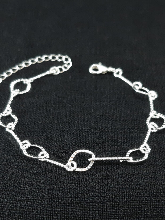 Pulseira elo oval detalhado