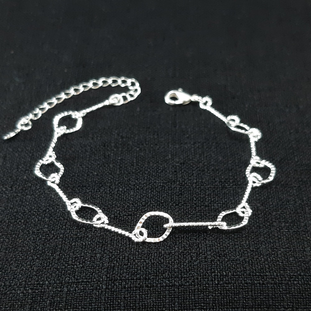 Pulseira elo oval detalhado