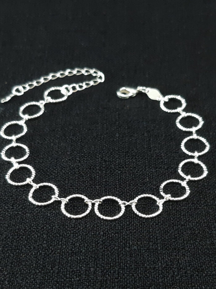 Pulseira círculos detalhado