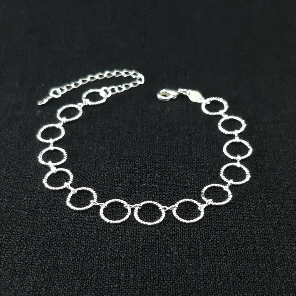 Pulseira círculos detalhado