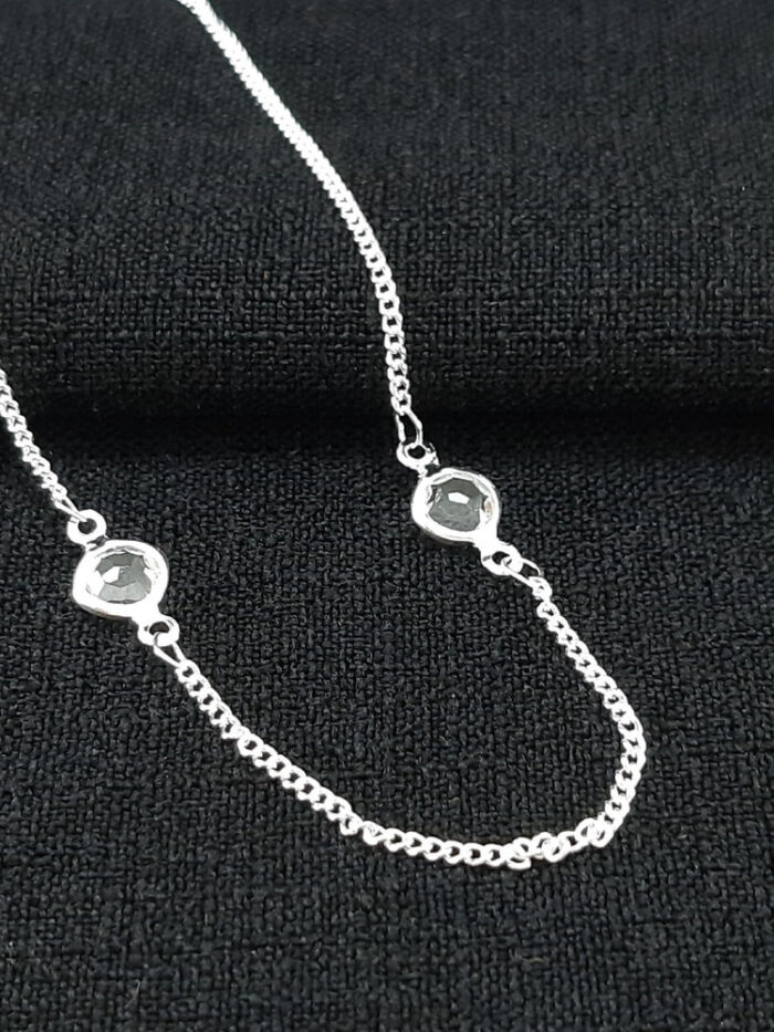 Gargantilha com ponto de luz cristal