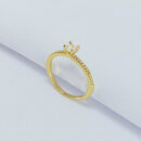 Anel pedra solitária detalhe cravejado