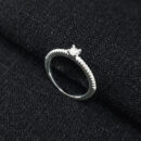 Anel com pedra cristal detalhe cravejado