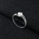 Anel solitário detalhe vazado