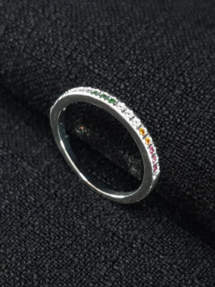 Anel detalhe pedras coloridas