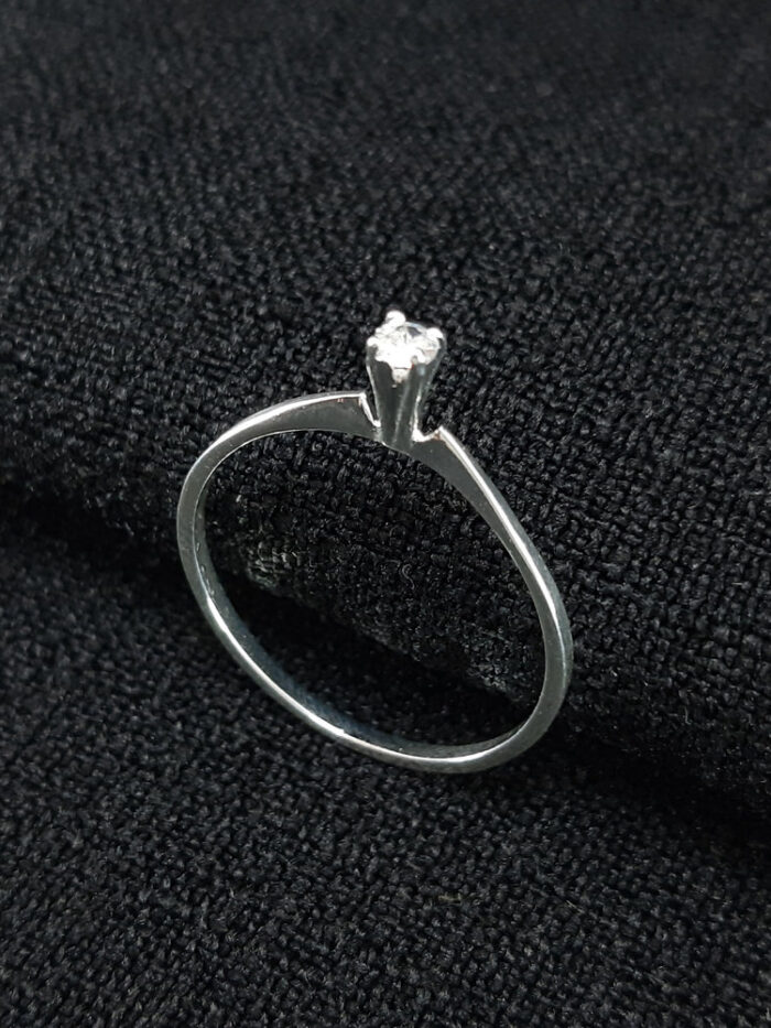 Anel solitário prateado pedra cristal