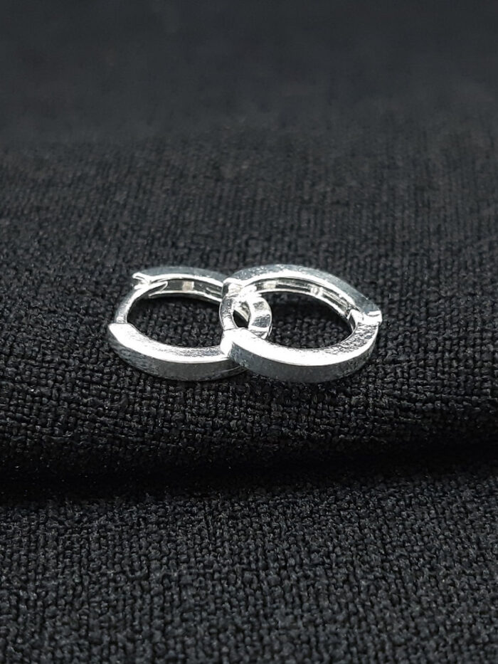 Brinco argola lisa detalhe vazado