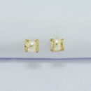 Brinco pérola com fio detalhado