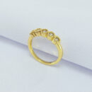 Anel pedras cristais com borda detalhada