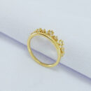 Anel estilo coroa cravejado