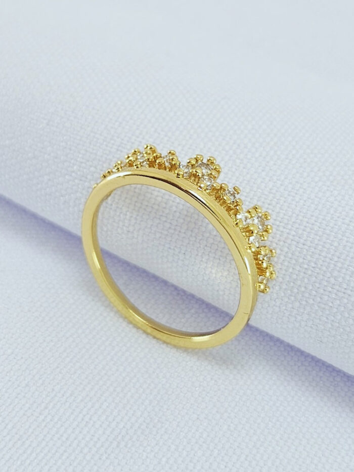 Anel estilo coroa cravejado