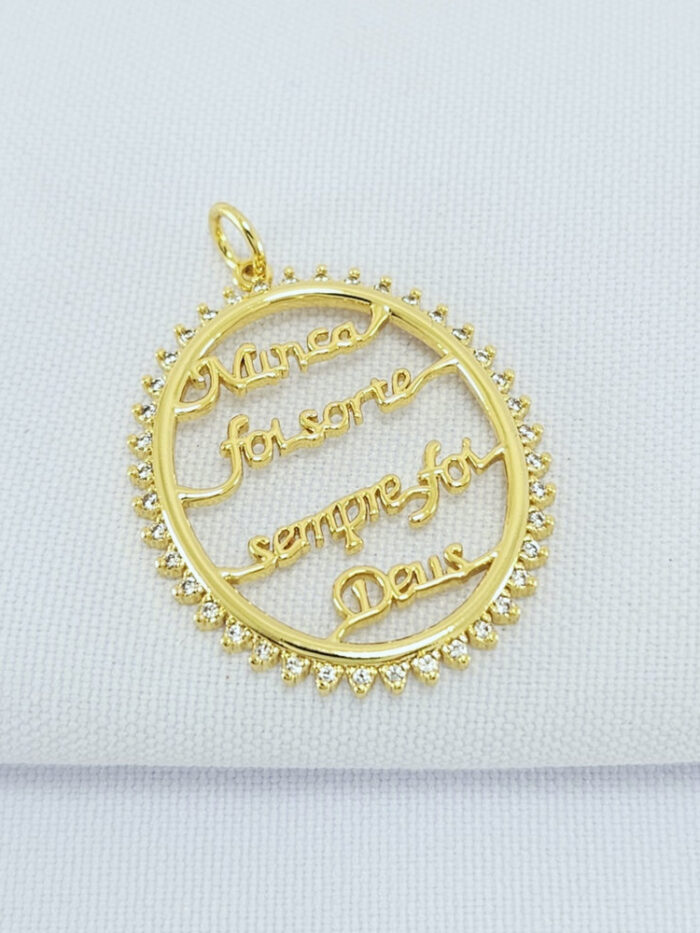 Pingente "Nunca foi sorte sempre foi Deus" detalhado