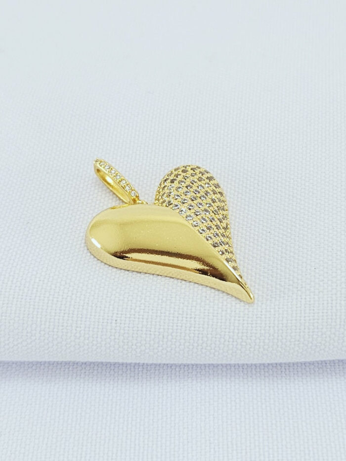 Pingente coração liso metade cravejado