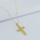 Gargantilha cruz cravejada em zircônia