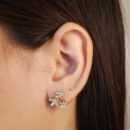 Brinco flor tripla com cristais