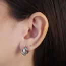 Brinco fios vazado detalhado