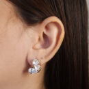 Brinco estilo borboleta com flor e pedra cristal