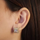 Brinco quadrado com borda cravejado