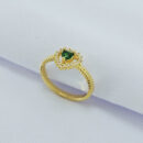 Anel formato coração vazado com pedra Verde