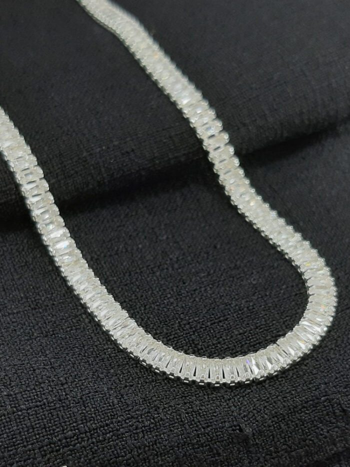 Gargantilha choker pedra baguete cristal