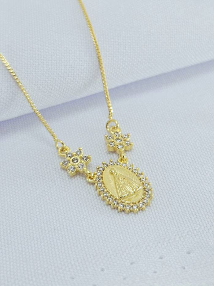 Gargantilha Nossa Senhora Aparecida com flores cravejada