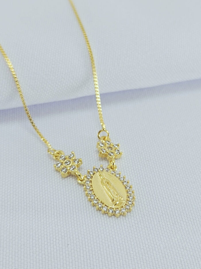 Gargantilha flores cravejada medalha N.S de Fátima