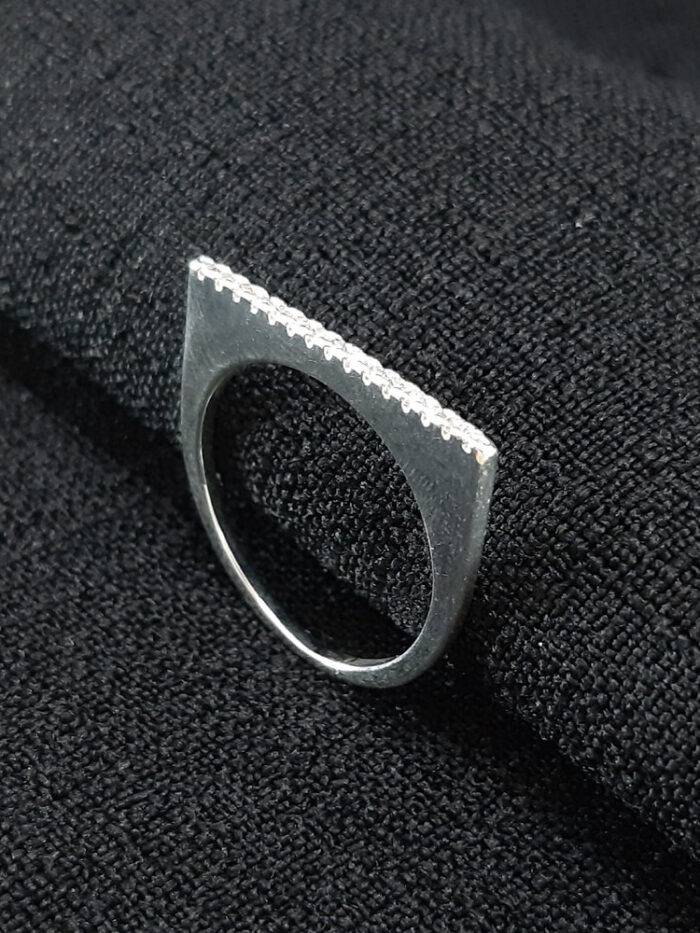 Anel quadrado cravejado