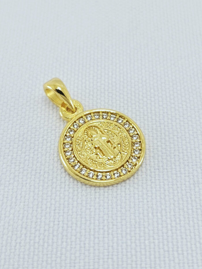 Pingente medalha de São Bento fio cravejado