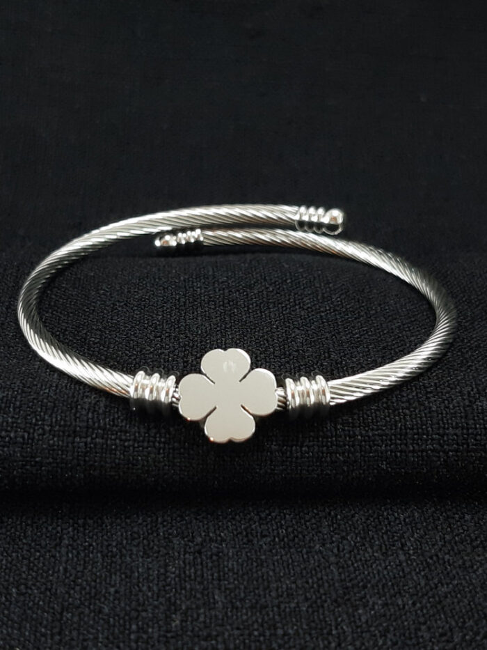 Bracelete trevo coração