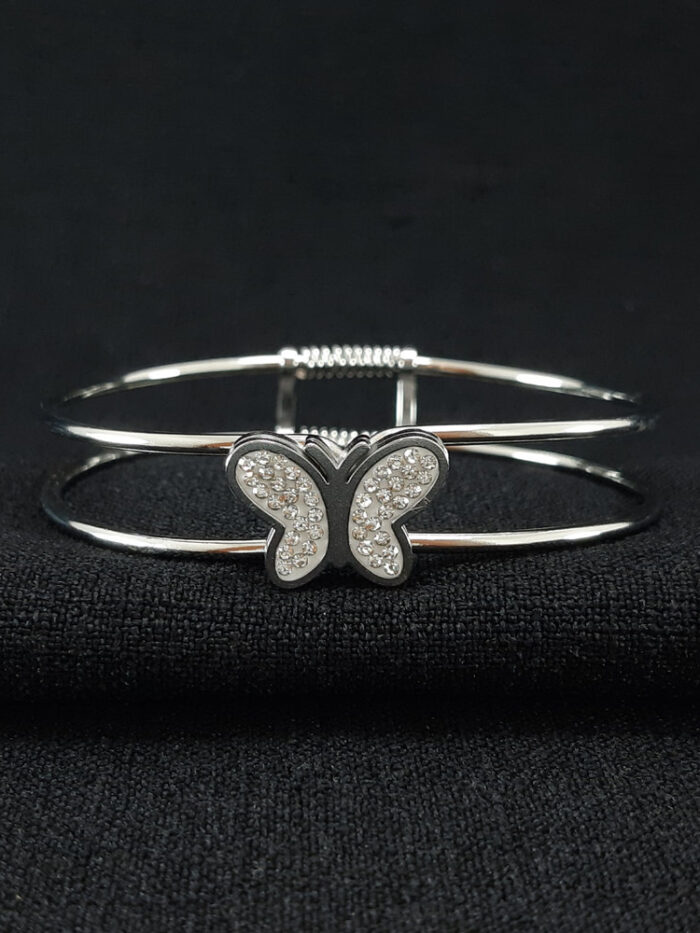 Bracelete fio duplo detalhe borboleta cravejada