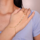 Pulseira de mão com pontos de luz