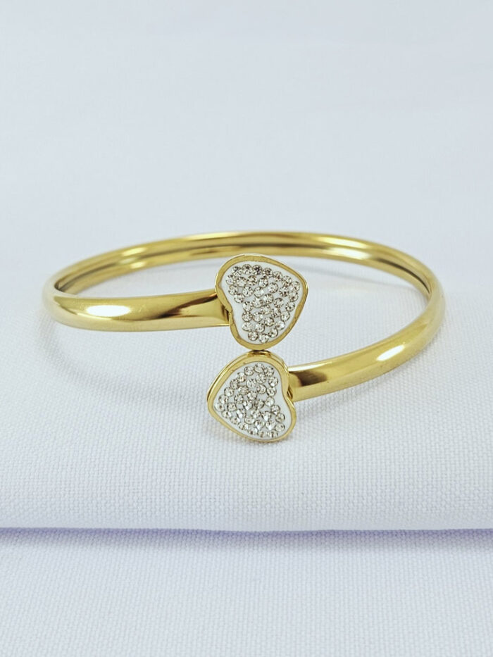 Bracelete detalhe corações cravejado