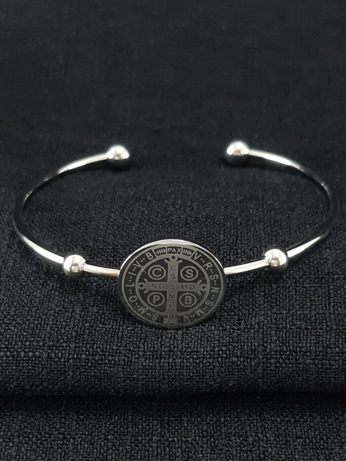 Bracelete detalhe medalha de São Bento