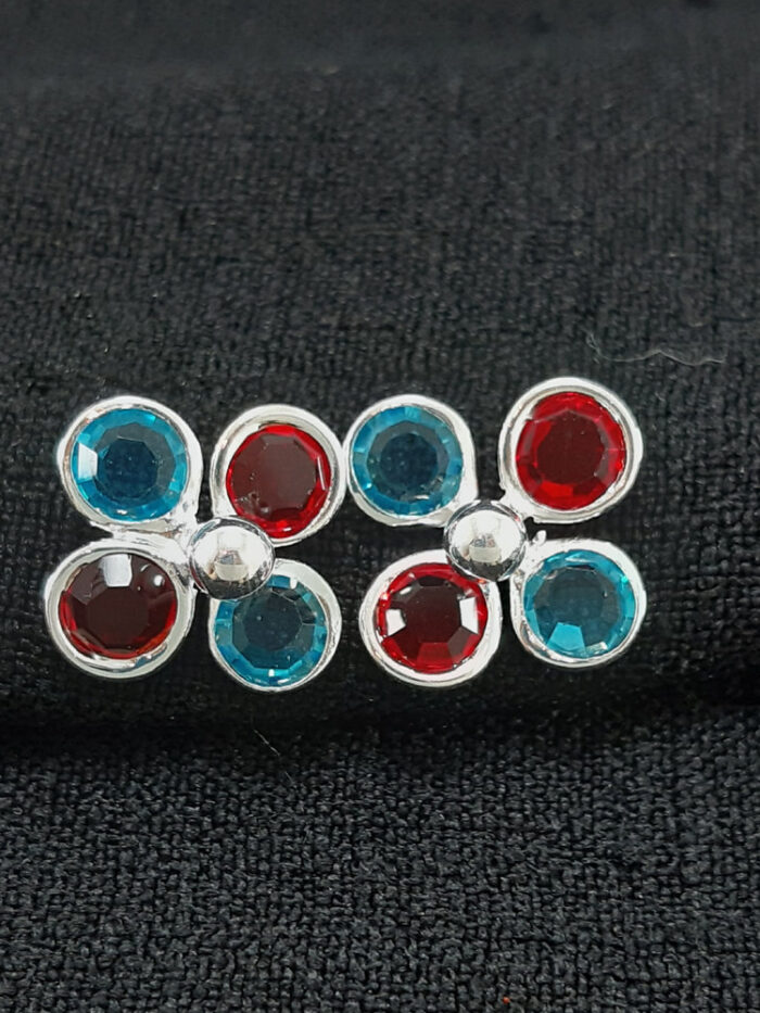 Brinco flor cristais redondos vermelho e azul