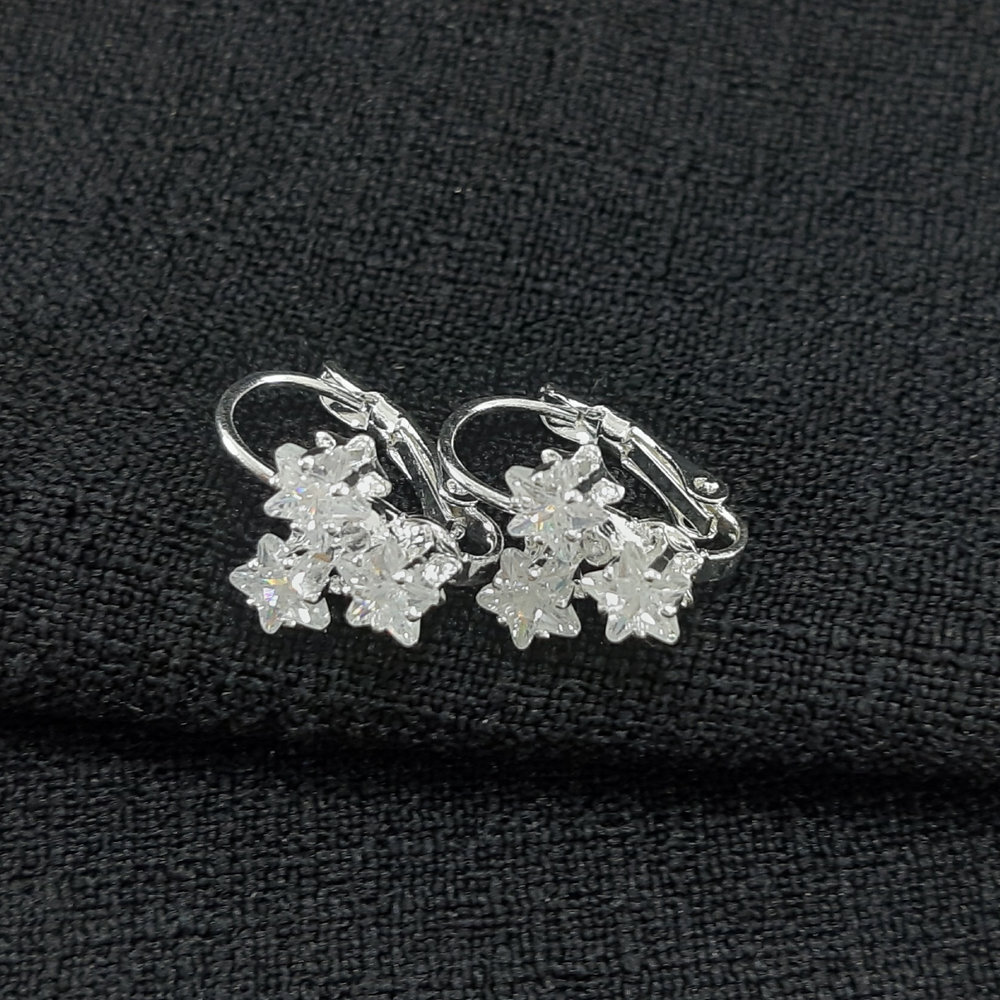 Brinco gancho com estrela tripla cristal