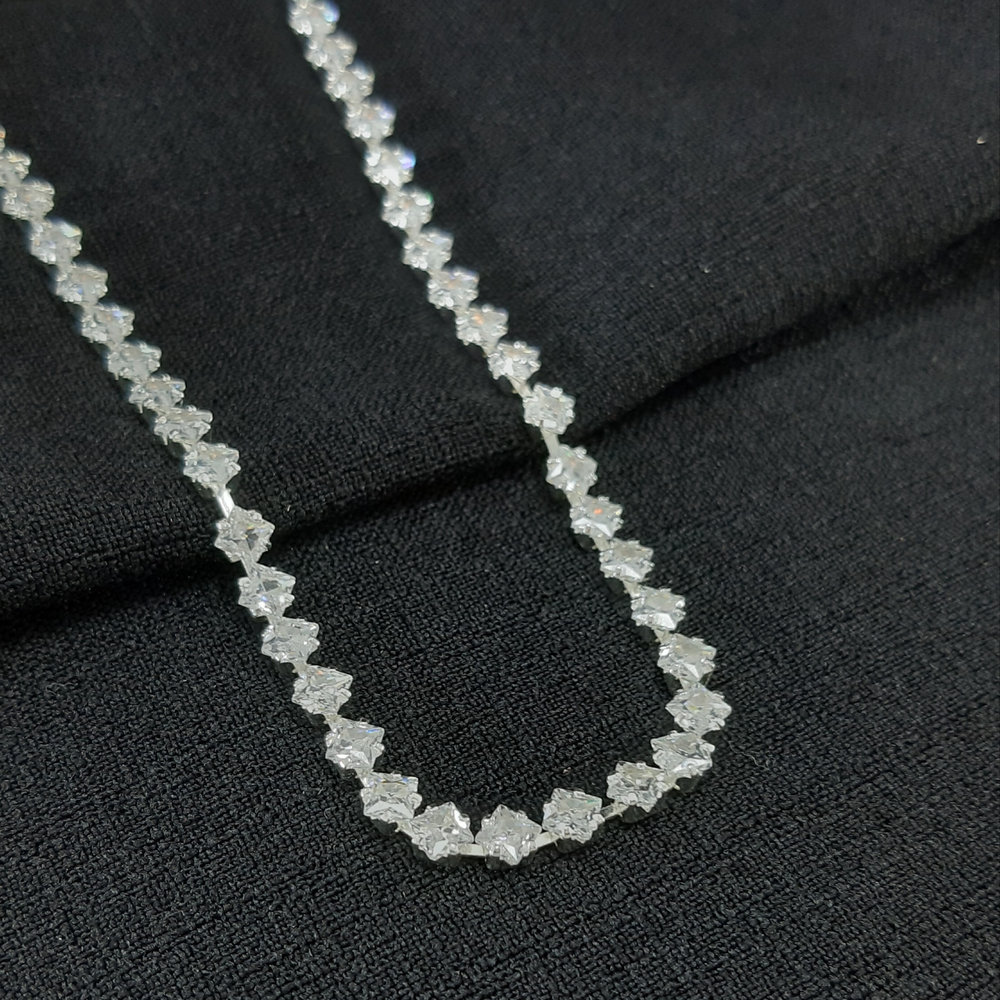 Gargantilha choker estilo riviera com pedras cristais