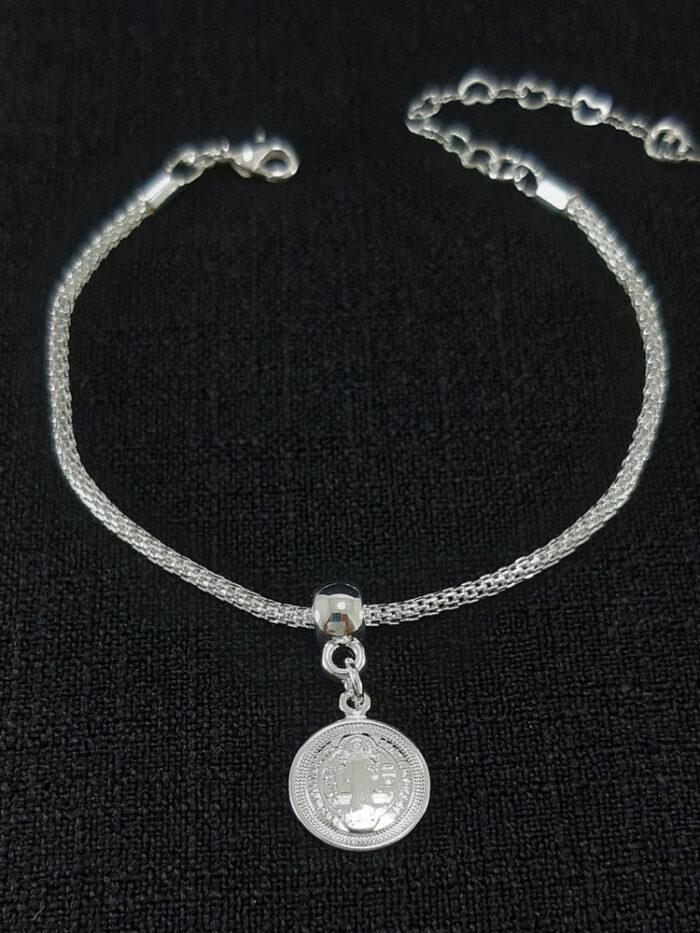 Pulseira detalhada medalha de São Bento