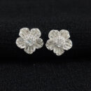 Brinco flor detalhada