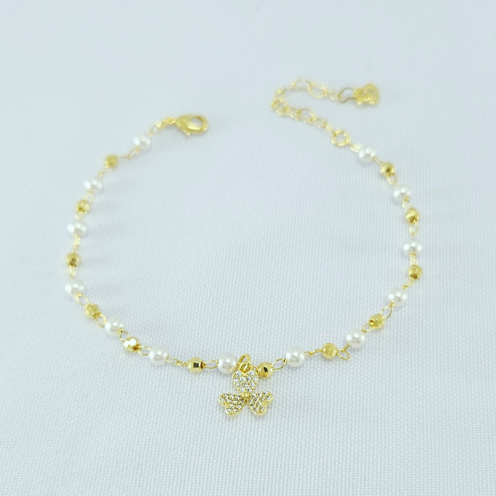 Pulseira pérola detalhe trevo cravejado