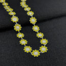 Gargantilha choker flor pétalas amarelas