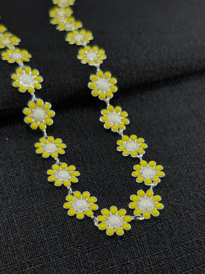 Gargantilha choker flor pétalas amarelas