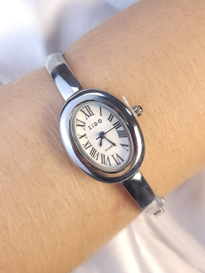 Relógio bracelete fomato oval